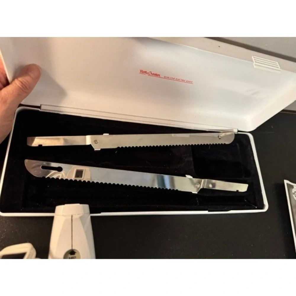 Betty Crocker Slim Line Electric Knife BC-1494 Vintage White with Case & Manual